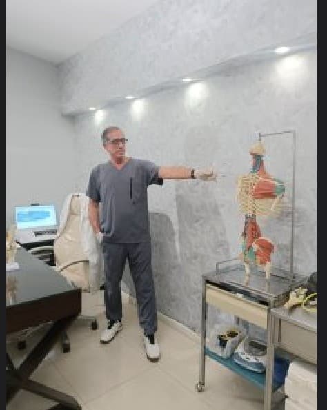Dr. Hernán Flores