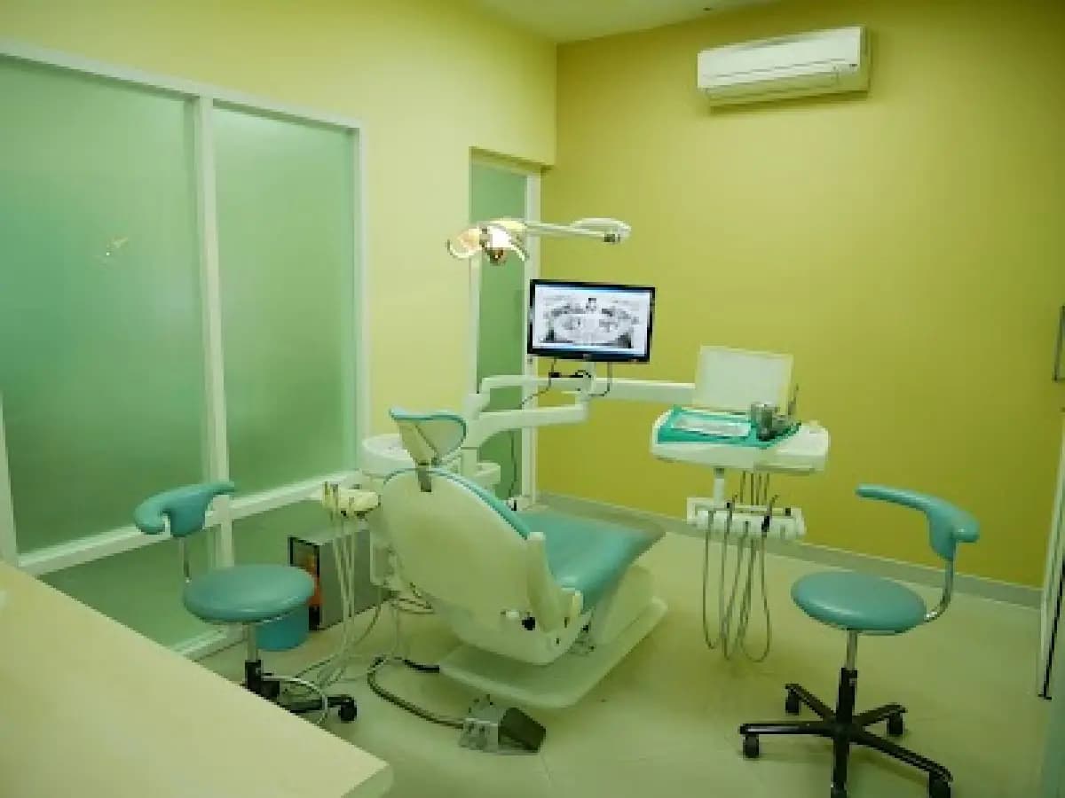 Thantakit Dental Center: Pratunam Branch - Image 1
