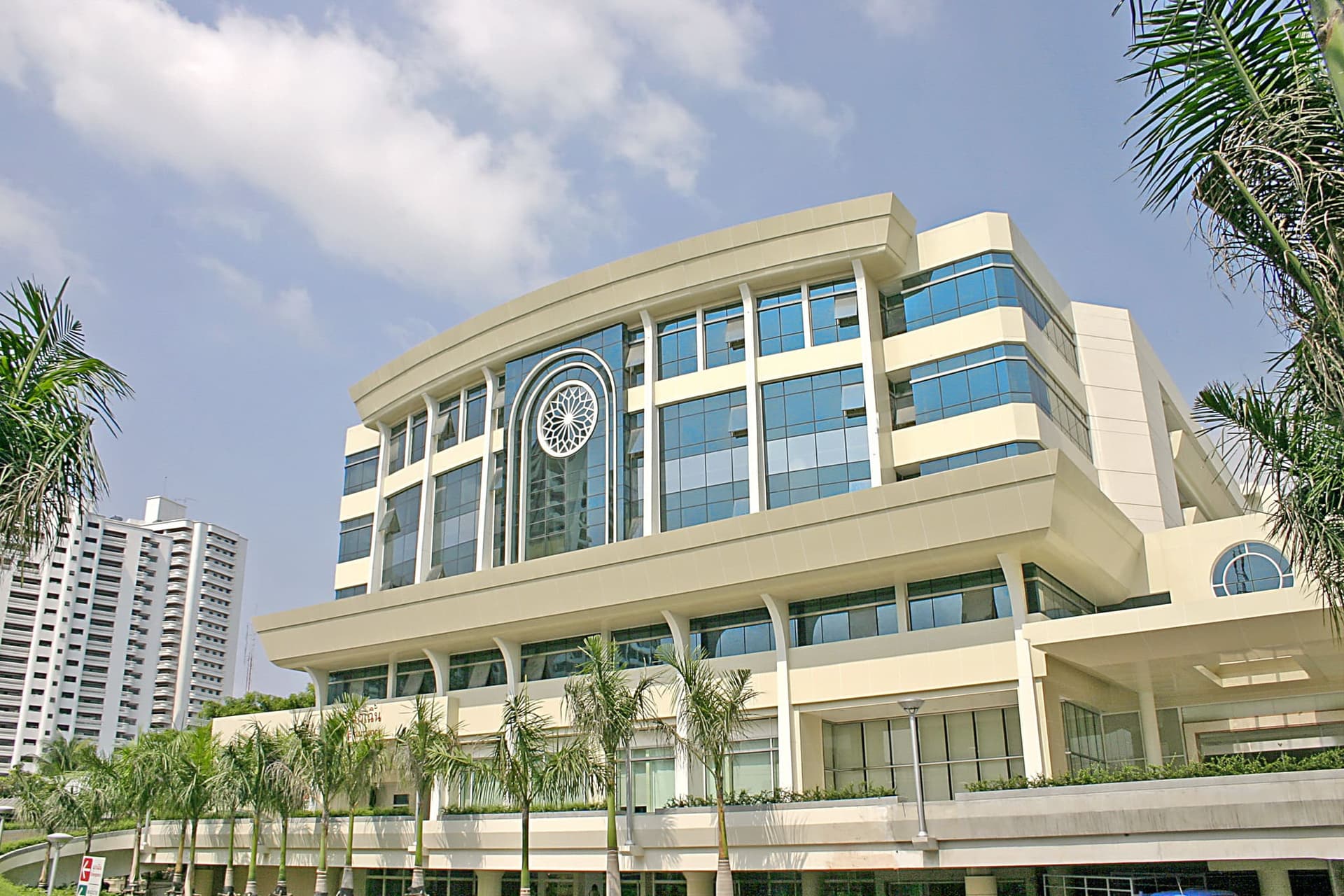 Samitivej Sukhumvit Hospital - Image 1