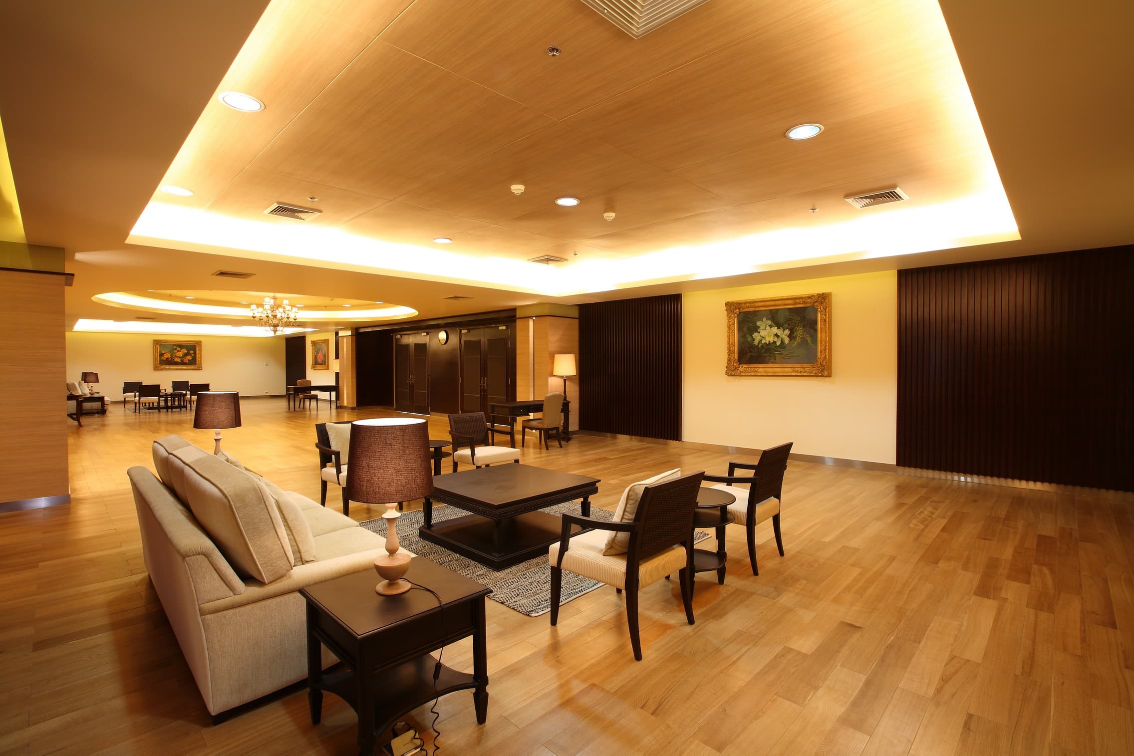 Somdech Phra Debaratana Medical Center - Image 2