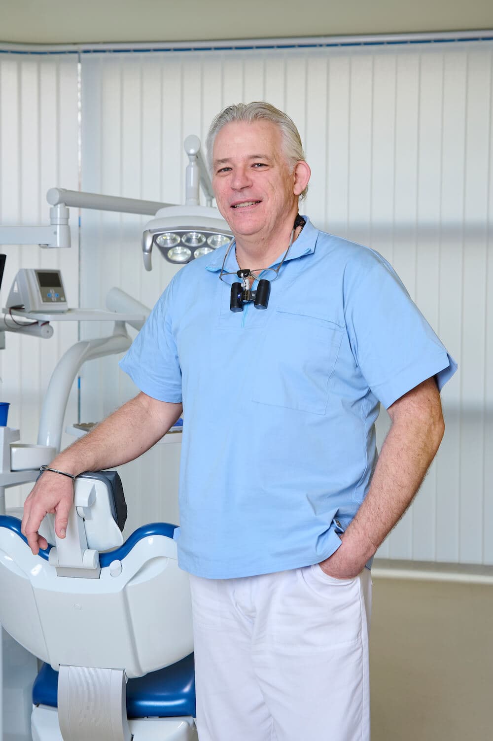 Dr. Peter Magos