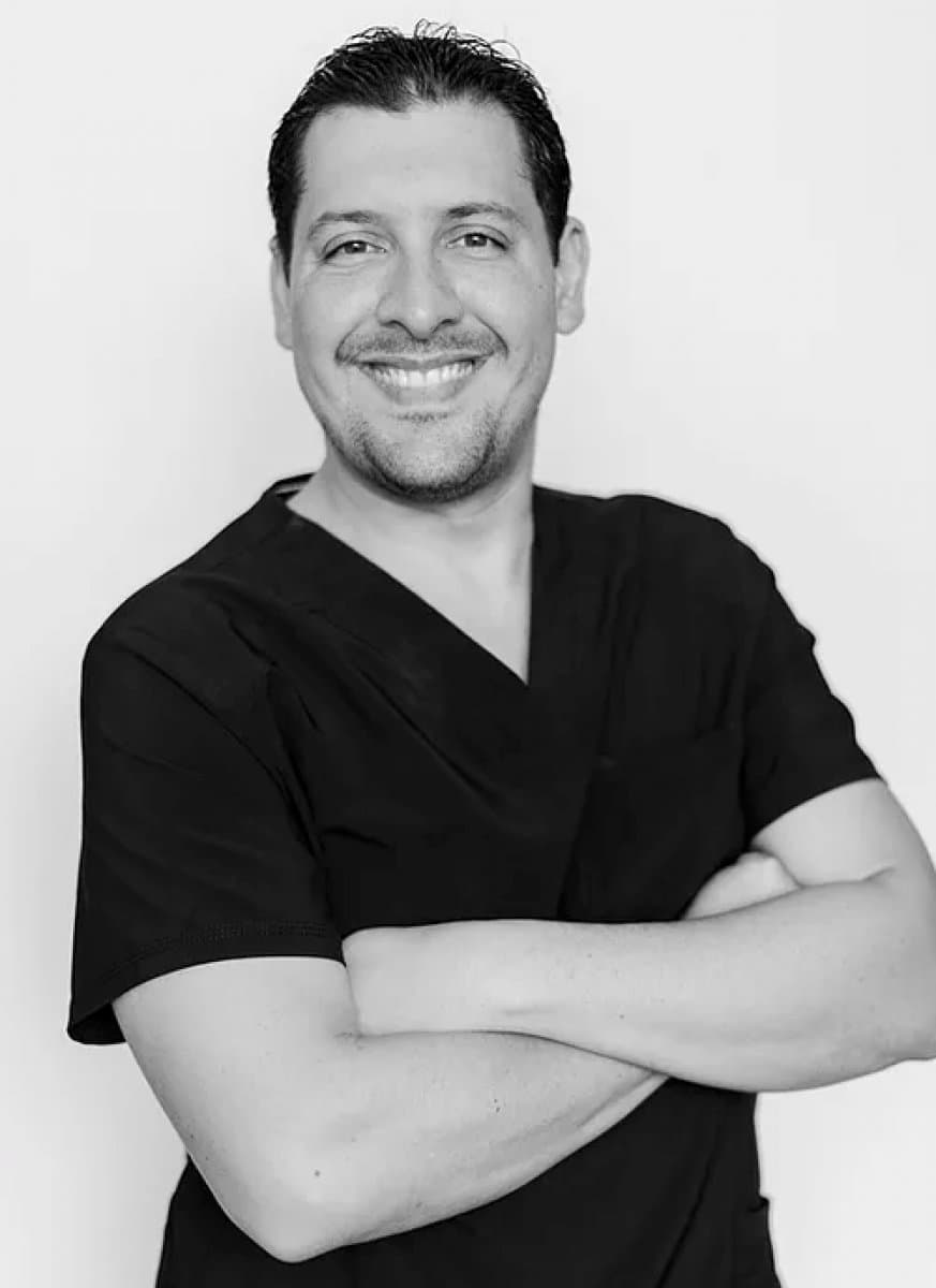 Dr. Victor Urzola Herrera
