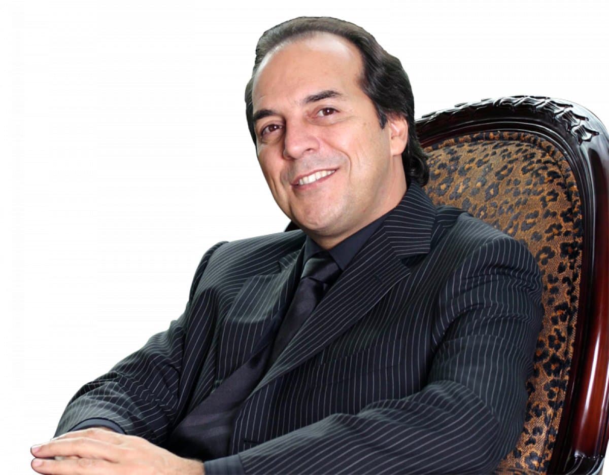 Dr. Marco Faria Correa