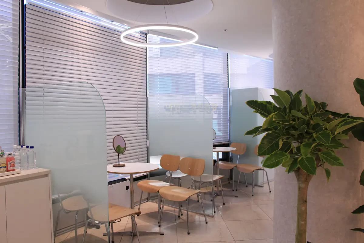 RNWOOD Plastic Surgery - Image 3
