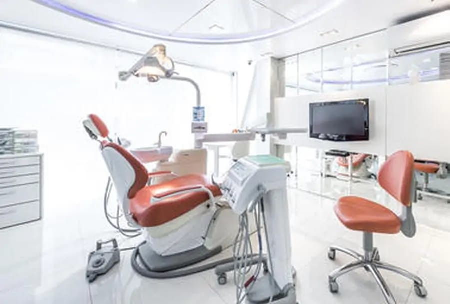 Thonglor Dental Hospital - Image 1
