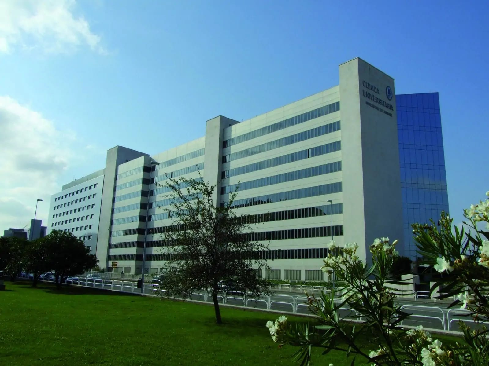 Clinica Universidad de Navarra (Navarra Hospital) - Image 1