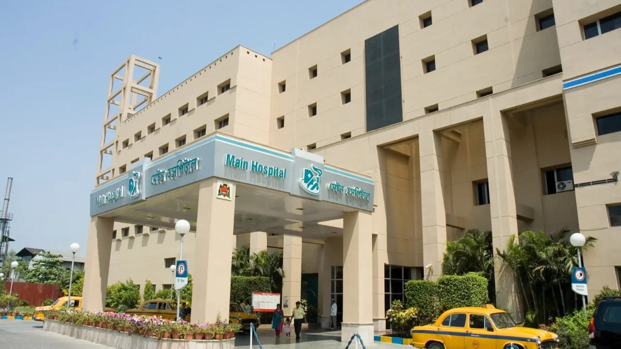 Apollo Gleneagles Hospital - Image 1