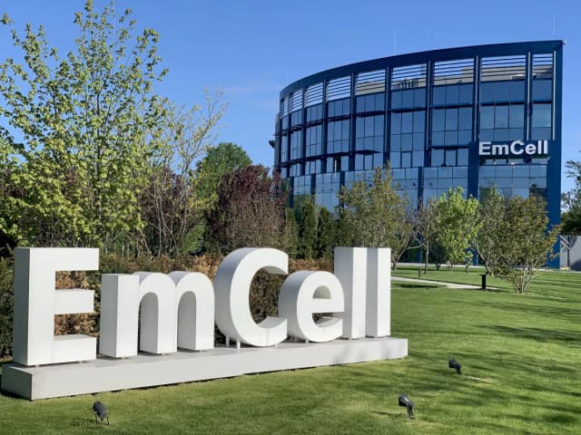 EmCell Cell Therapy Center - Image 2