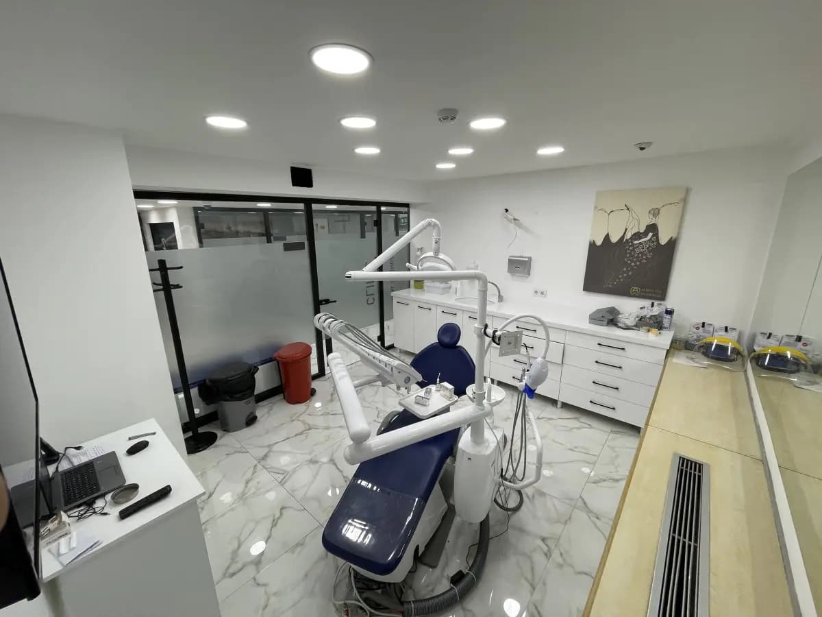 Megadentist Oral & Dental Aesthetıc Dentistry - Image 2