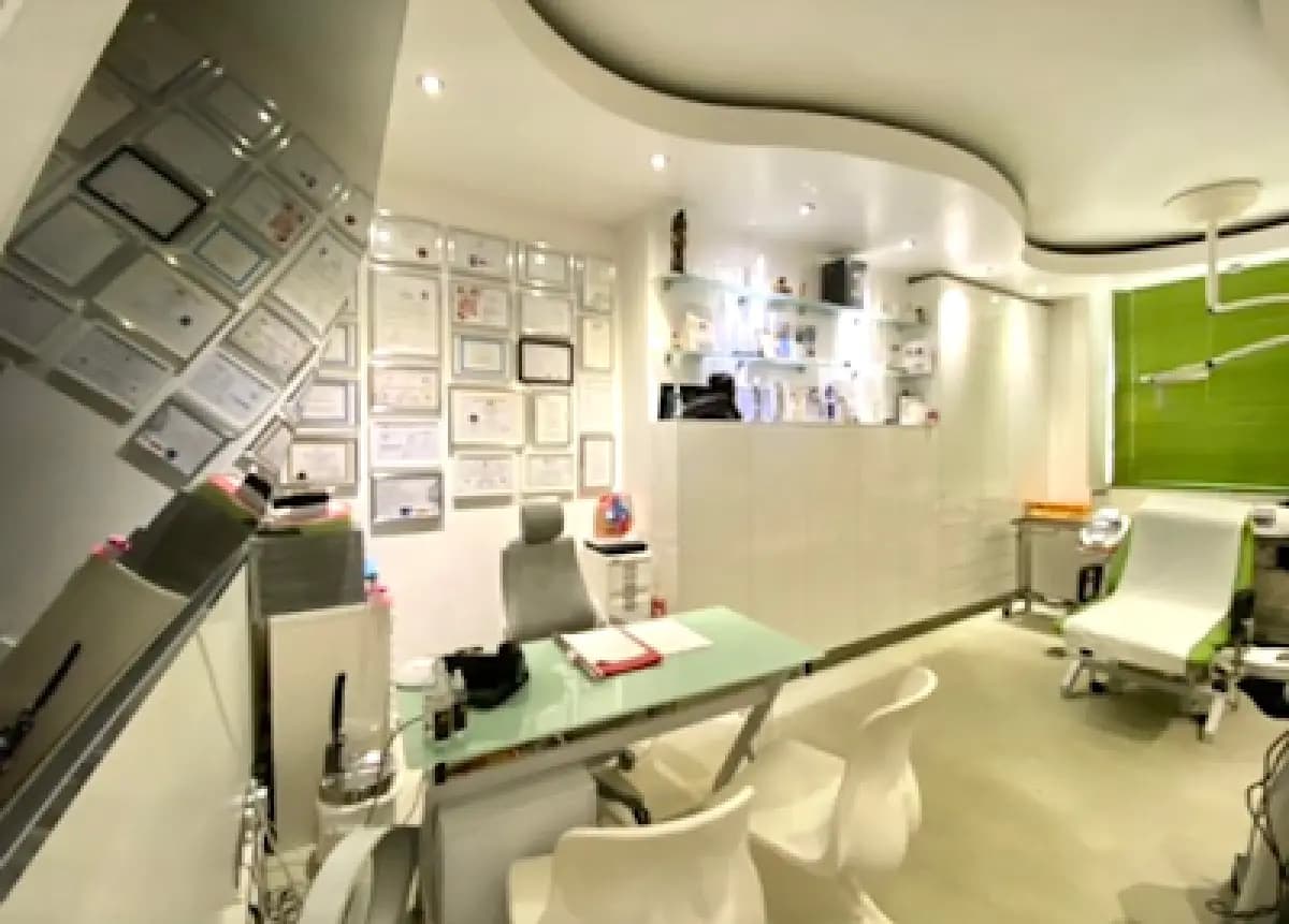 Dr SW Plastic Surgery London - Image 2