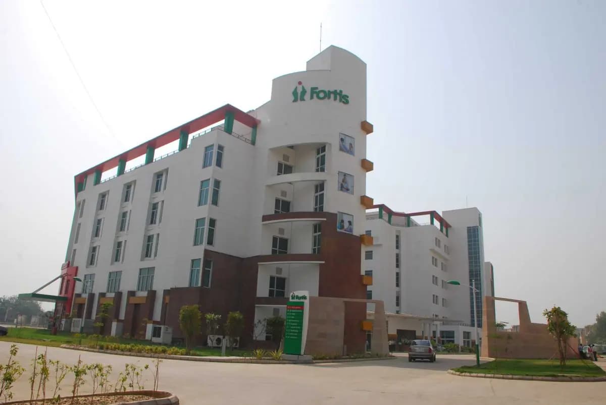 Fortis Shalimar Bagh - Image 2