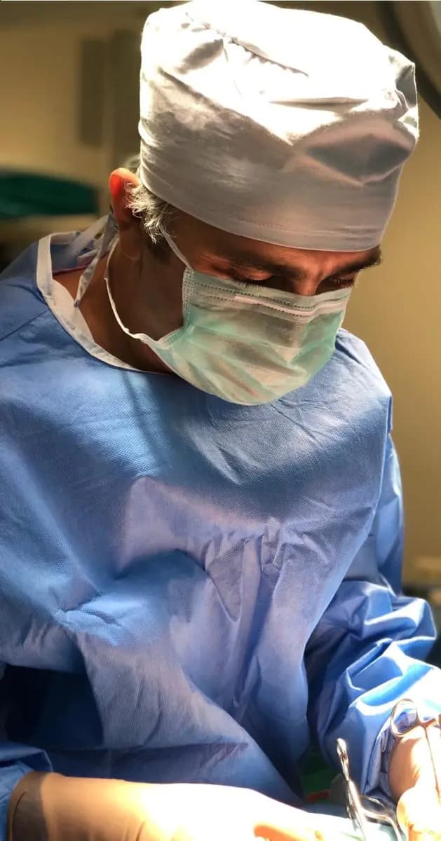 Prof. Dr. Burhan Mayir Scarless Sleeve Clinic - Image 2