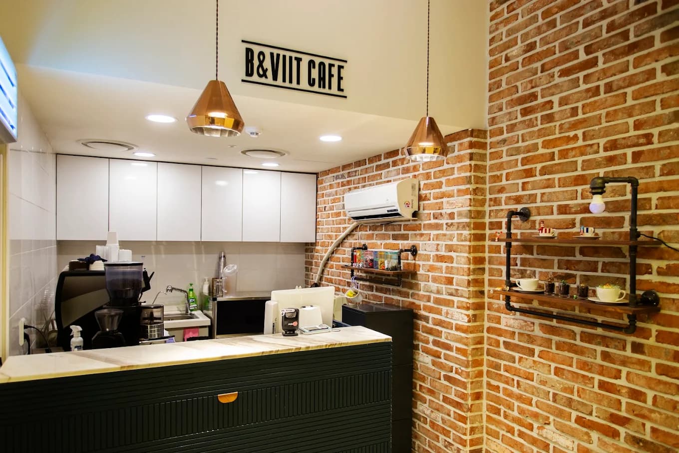B&VIIT Eye Center - Image 3