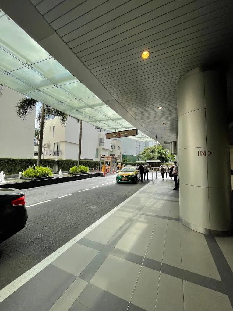 Bumrungrad International Hospital - Image 3