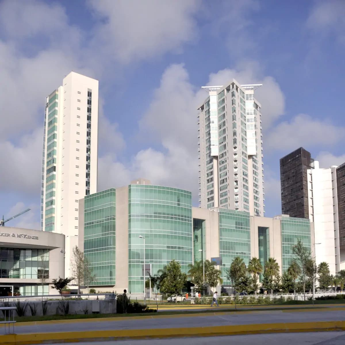 Marroquín & Sandoval Plastic Surgery Clinic - Image 2