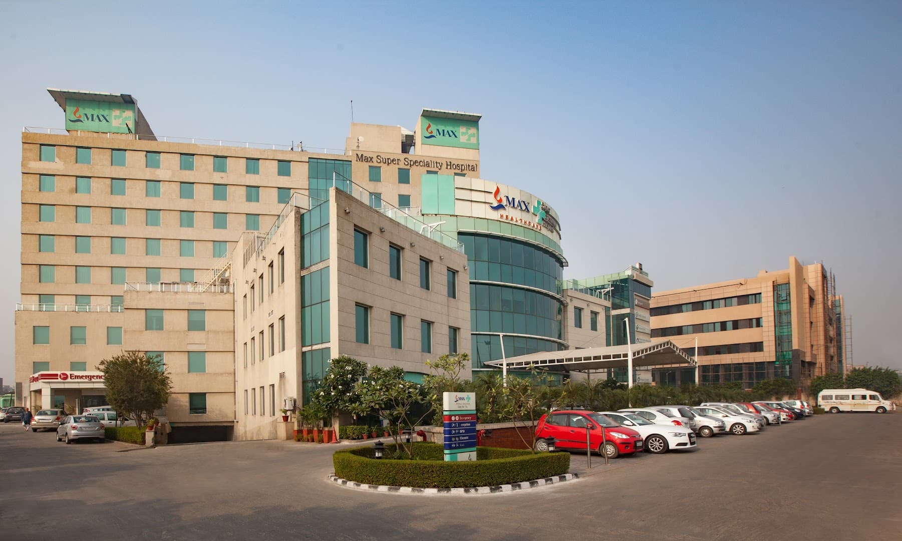 Max Super Specialty Hospital - Image 2