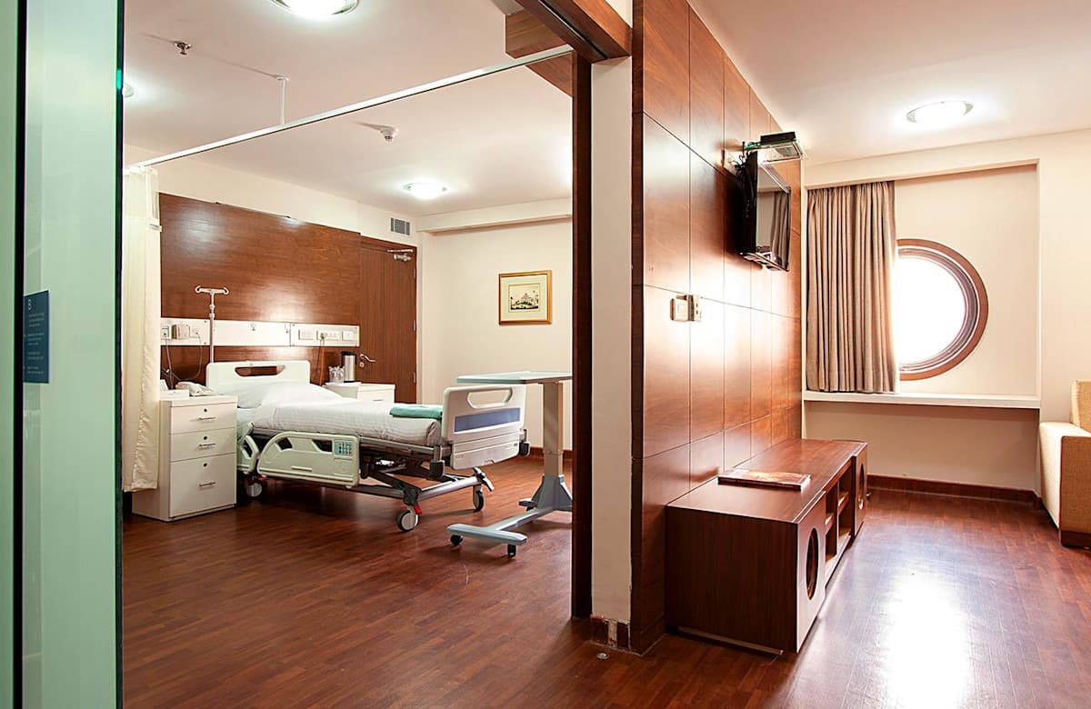 Indraprastha Apollo Hospital - Image 4