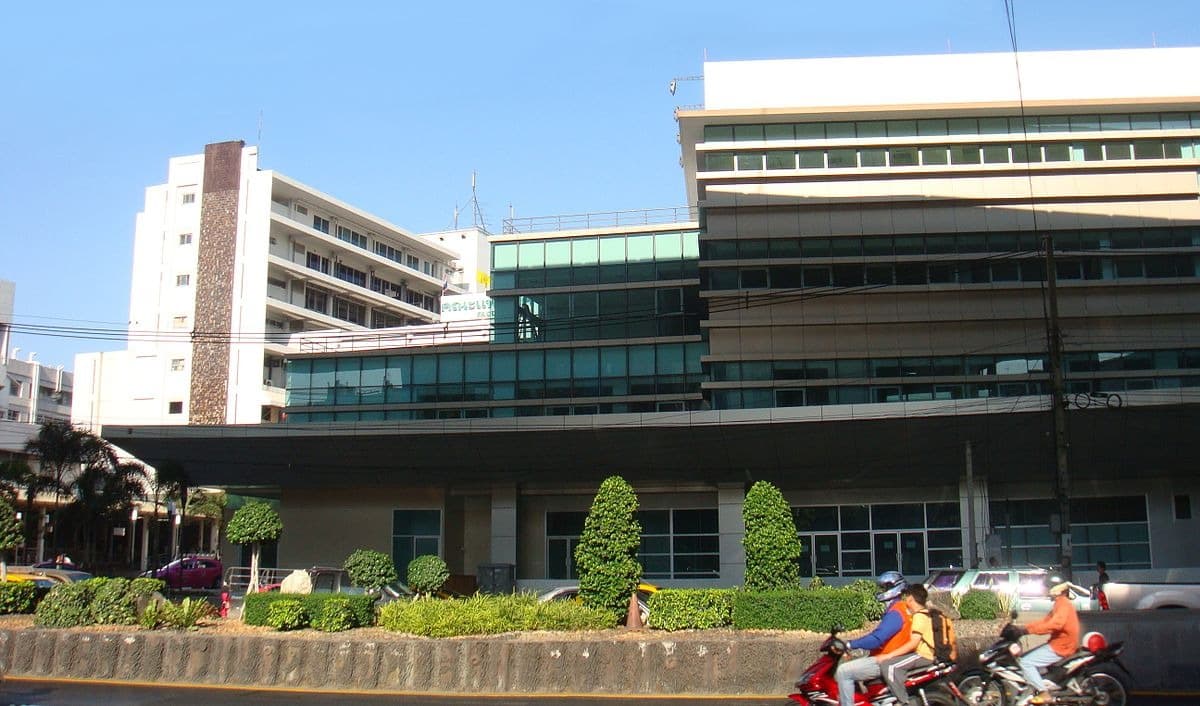 Somdech Phra Debaratana Medical Center - Image 3